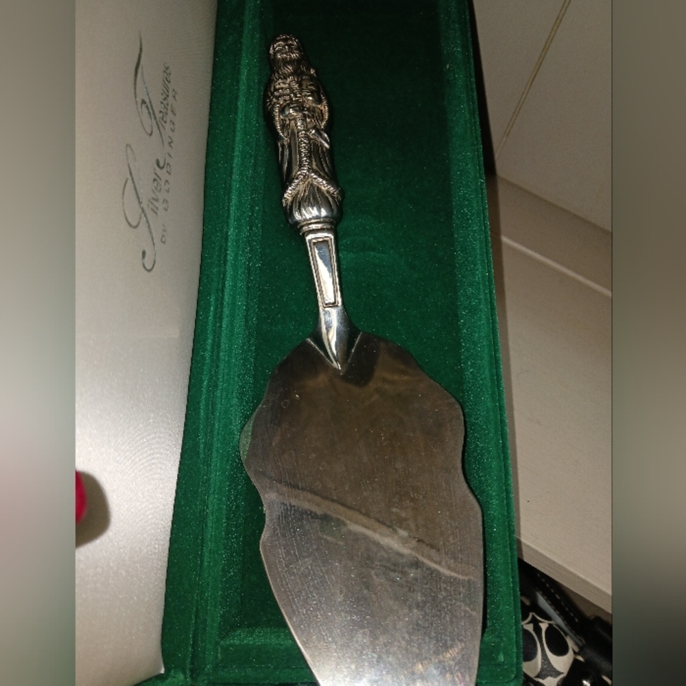 Silver Christmas Cake Server with Ornate Santa Handle